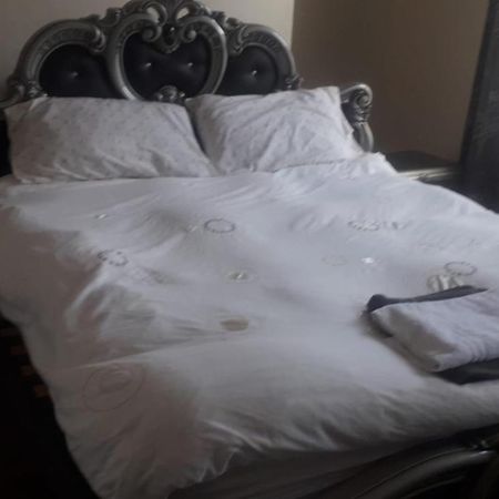 סלפורד Bright Home Guest House מראה חיצוני תמונה